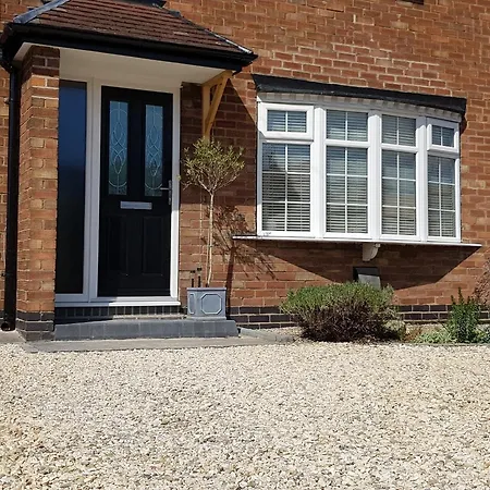 Chaloners, Free Parking, Large Garden, Close To Races & Centre